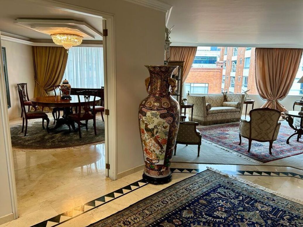 Apartamento de 5 alcobas en venta en Santa Barbara Occidental, Bogotá, 475 m² · foto 2 de 20