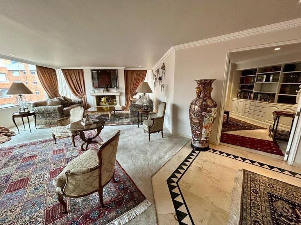 Apartamento de 5 alcobas en venta en Santa Barbara Occidental, Bogotá, 475 m² · foto 3 de 20