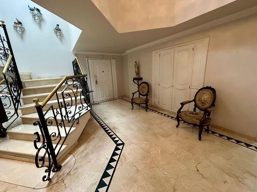 Apartamento de 5 alcobas en venta en Santa Barbara Occidental, Bogotá, 475 m² · foto 9 de 20