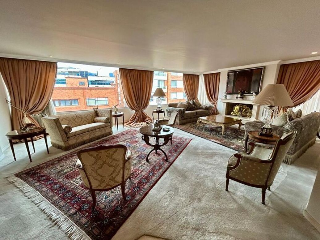 Apartamento de 5 alcobas en venta en Santa Barbara Occidental, Bogotá, 475 m² · foto 4 de 20