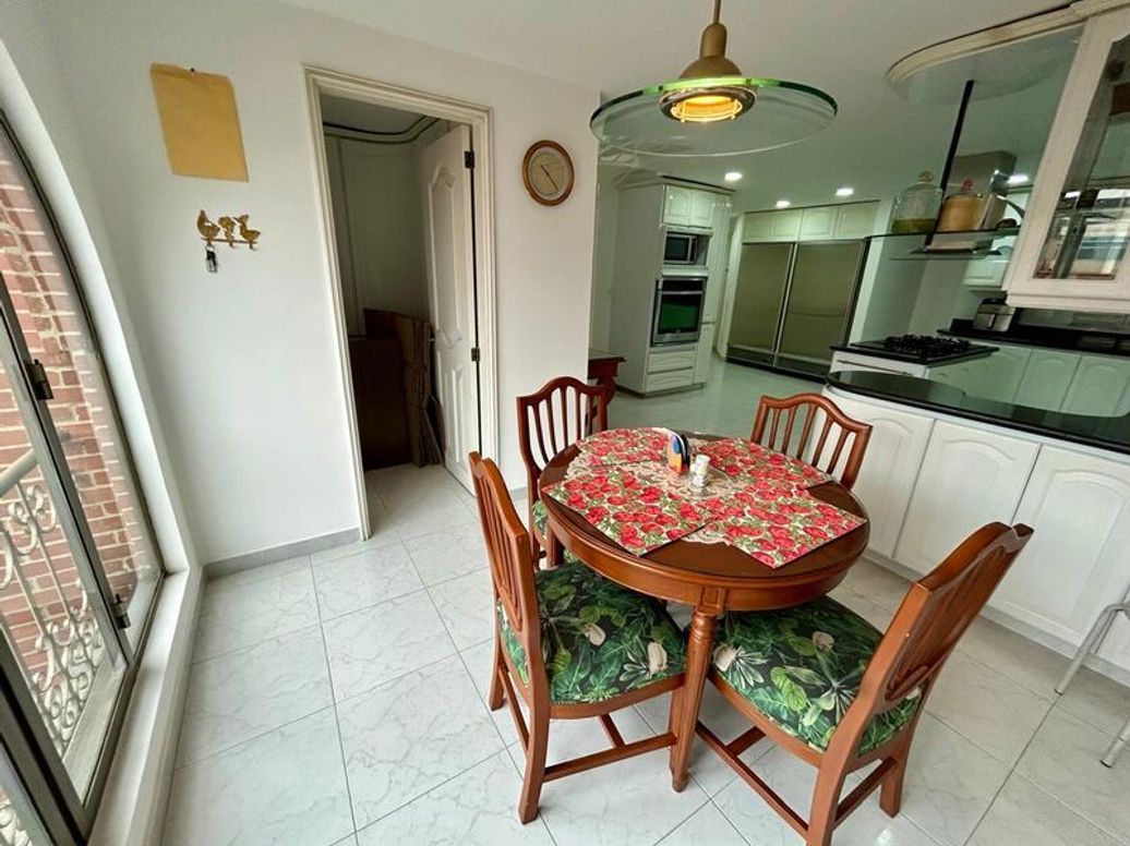 Apartamento de 5 alcobas en venta en Santa Barbara Occidental, Bogotá, 475 m² · foto 13 de 20