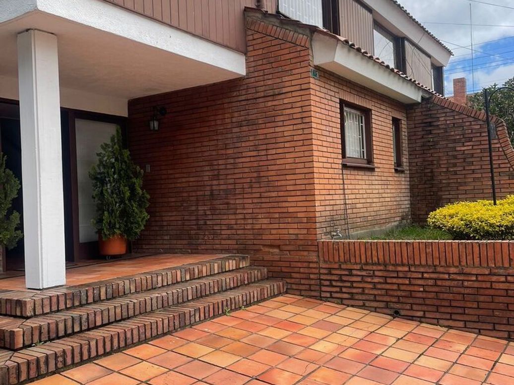 Casa de 4 alcobas en venta en Santa Ana Occidental, Bogotá, 212 m² · foto 2 de 20