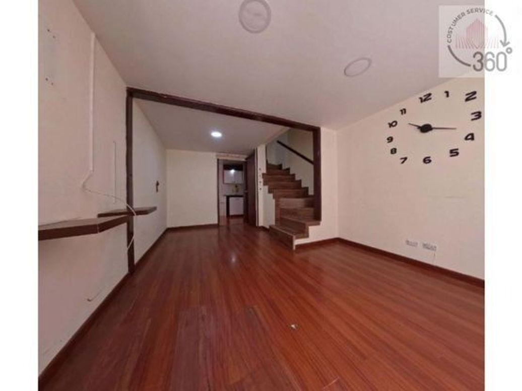 Casa de 3 alcobas en venta en Campo Alegre, Bogotá, 67 m² · foto 3 de 16