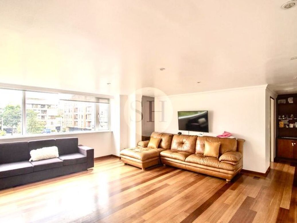 Apartamento de 3 alcobas en venta en Santa Barbara Central, Bogotá, 157 m² · foto 5 de 18