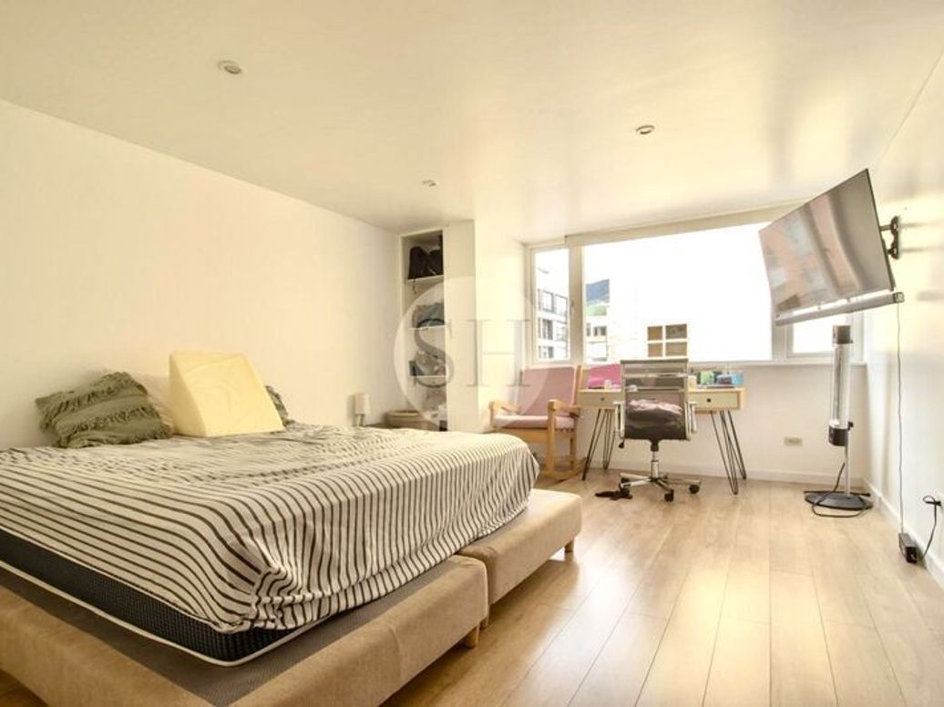 Apartamento de 3 alcobas en venta en Santa Barbara Central, Bogotá, 157 m² · foto 6 de 18