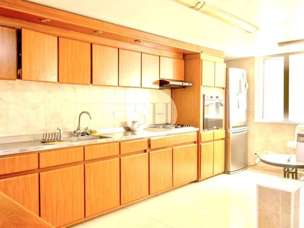Apartamento de 3 alcobas en venta en Santa Barbara Central, Bogotá, 157 m² · foto 3 de 18