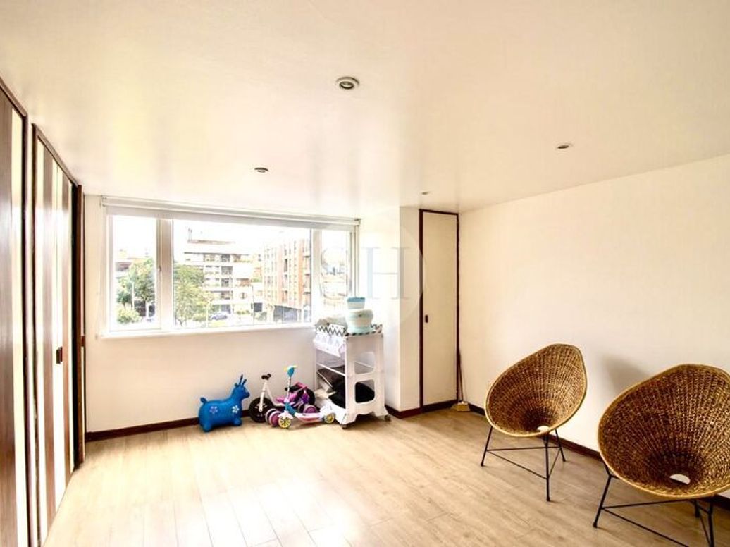 Apartamento de 3 alcobas en venta en Santa Barbara Central, Bogotá, 157 m² · foto 4 de 18