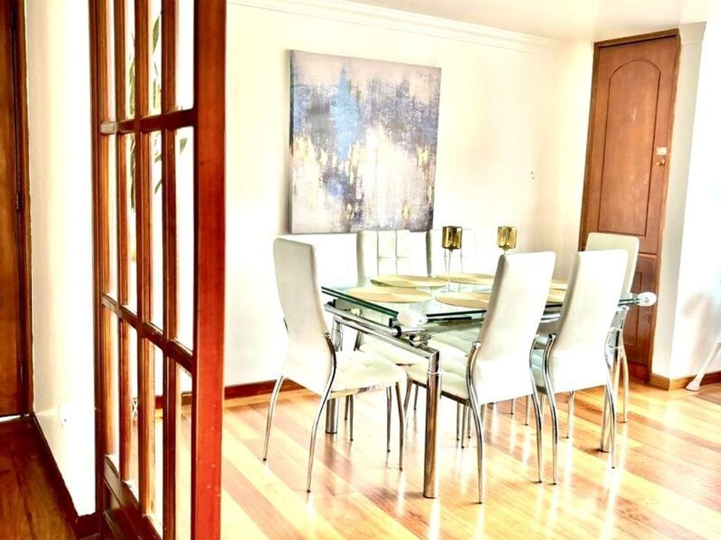 Apartamento de 3 alcobas en venta en Santa Barbara Central, Bogotá, 157 m² · foto 2 de 18