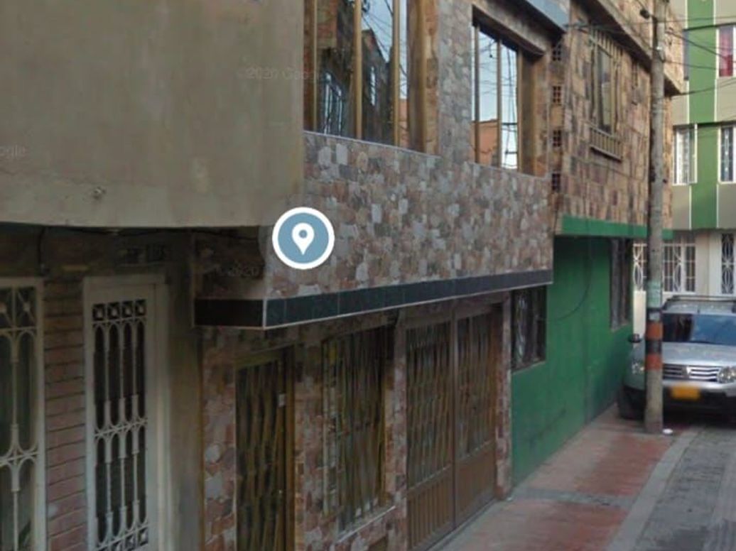 Casa de 8 alcobas en venta en Escocia, Bogotá, 264 m² · foto 8 de 9