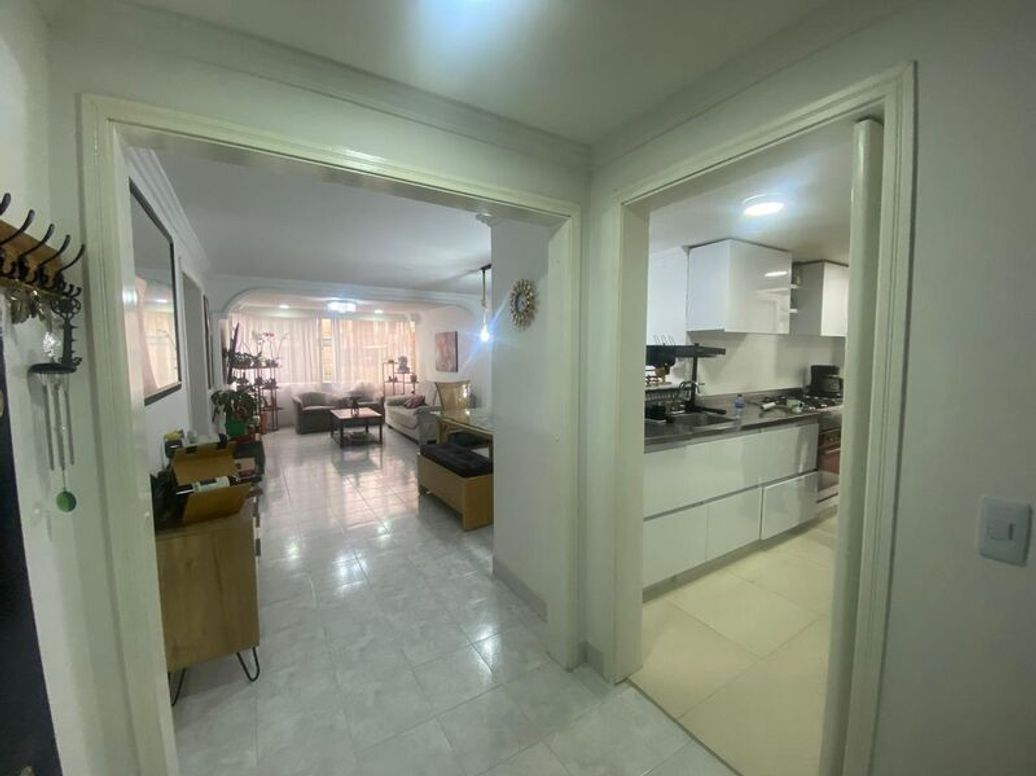 Apartamento de 3 alcobas en venta en Santa Barbara Occidental, Bogotá, 115 m² · foto 2 de 19