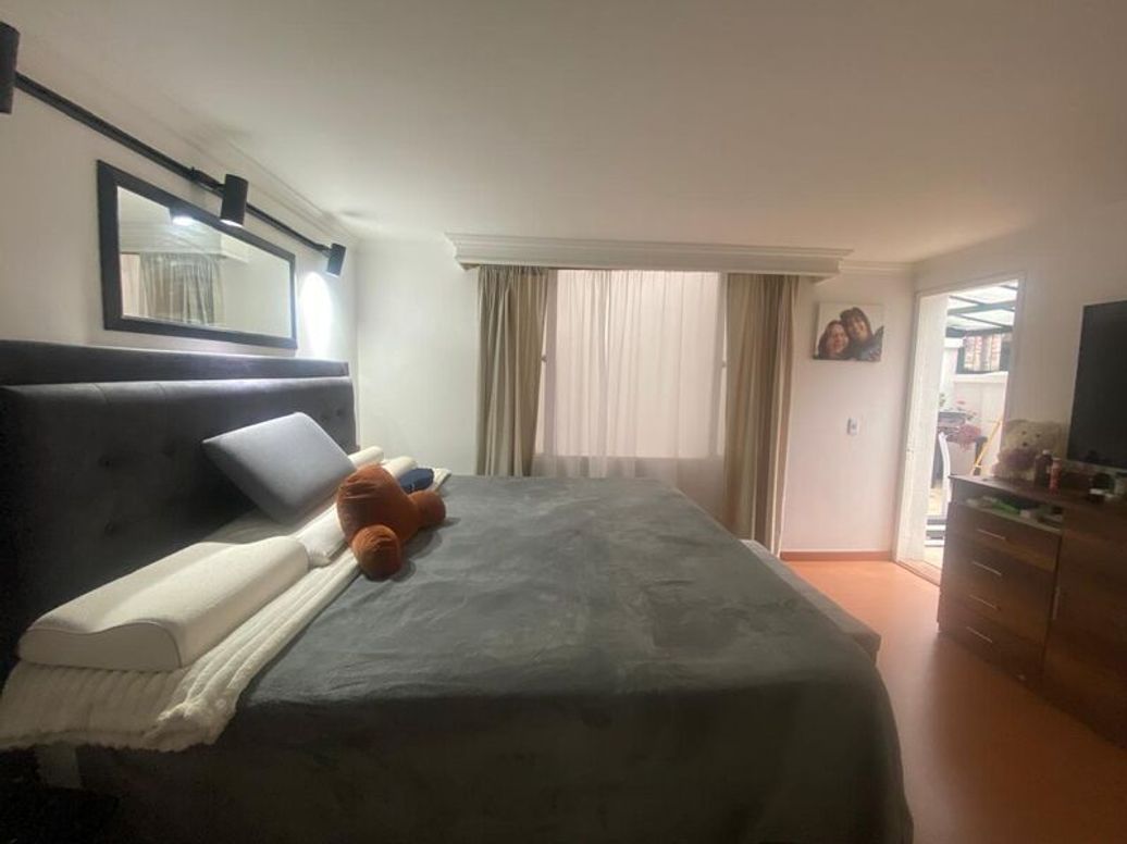 Apartamento de 3 alcobas en venta en Santa Barbara Occidental, Bogotá, 115 m² · foto 8 de 19