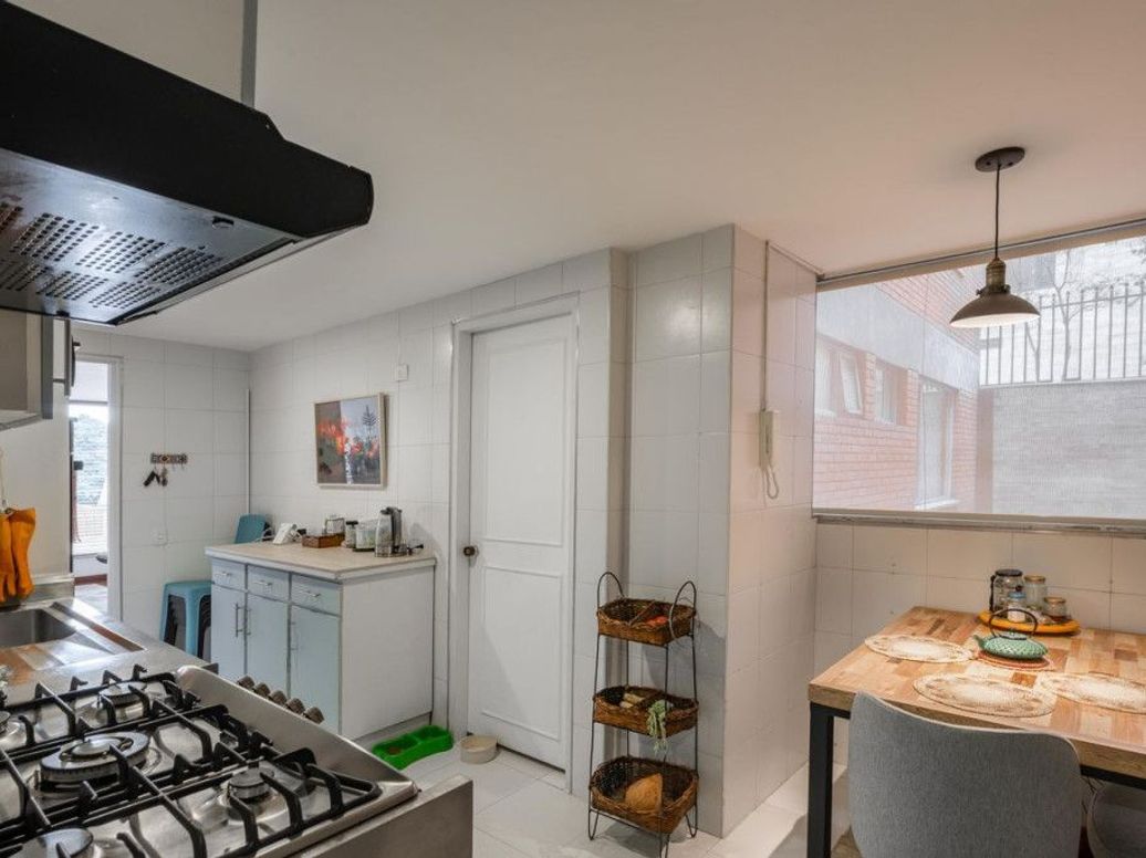 Apartamento de 2 alcobas en venta en Los Rosales, Bogotá, 116 m² · foto 10 de 19