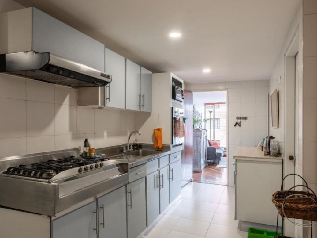 Apartamento de 2 alcobas en venta en Los Rosales, Bogotá, 116 m² · foto 11 de 19