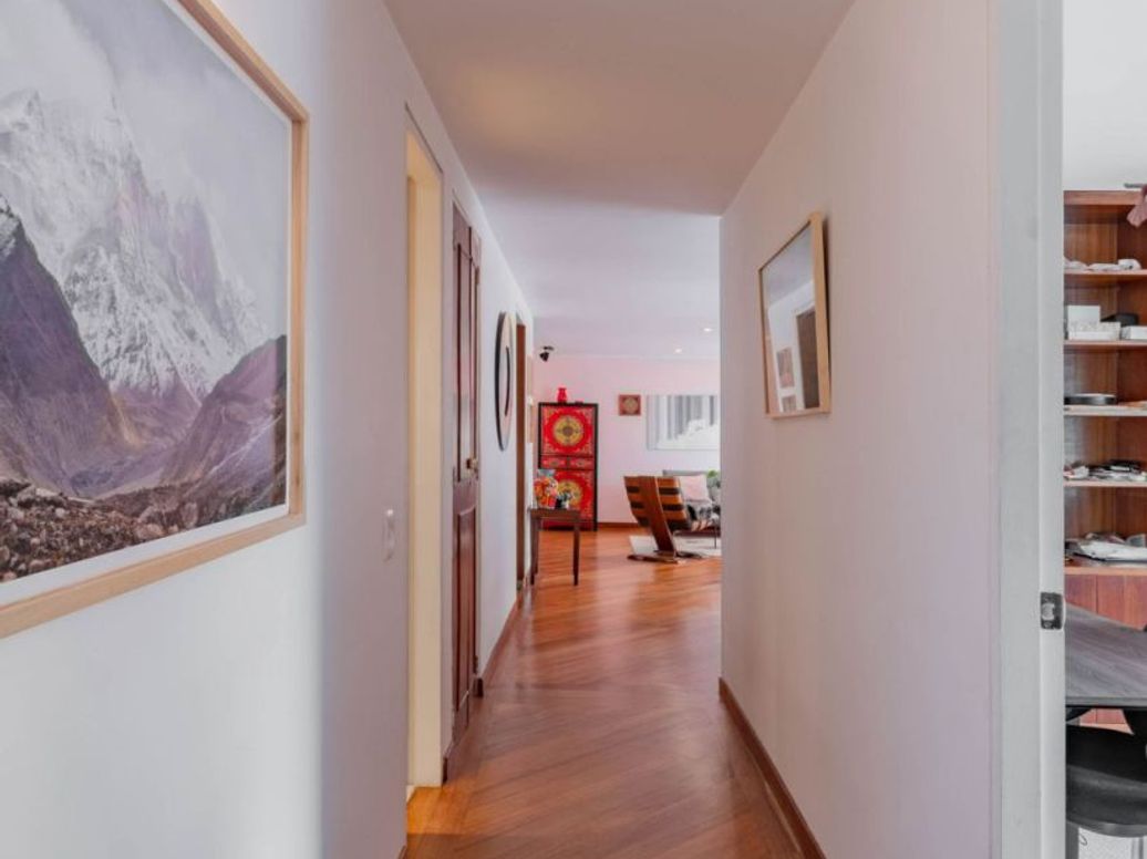 Apartamento de 2 alcobas en venta en Los Rosales, Bogotá, 116 m² · foto 13 de 19