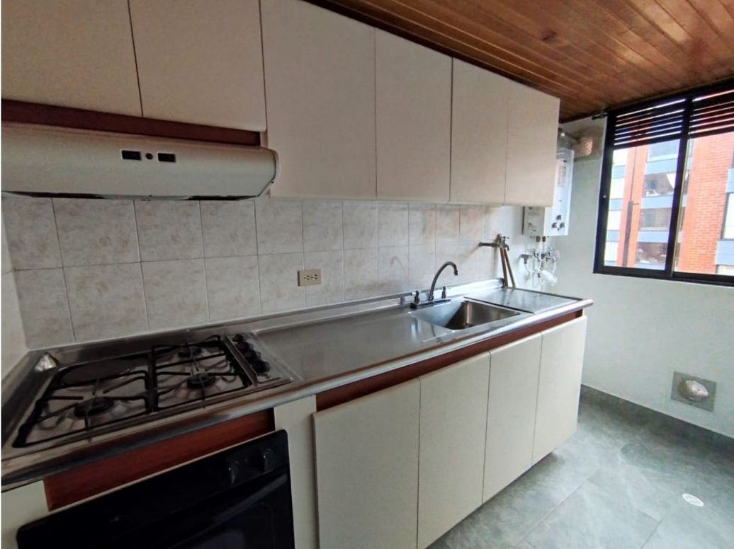 Apartamento de 3 alcobas en venta en Cedritos, Bogotá, 72 m² · foto 3 de 12