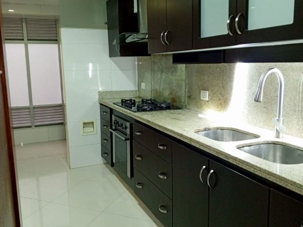 Apartamento de 4 alcobas en venta en Molinos Norte, Bogotá, 210 m² · foto 3 de 20