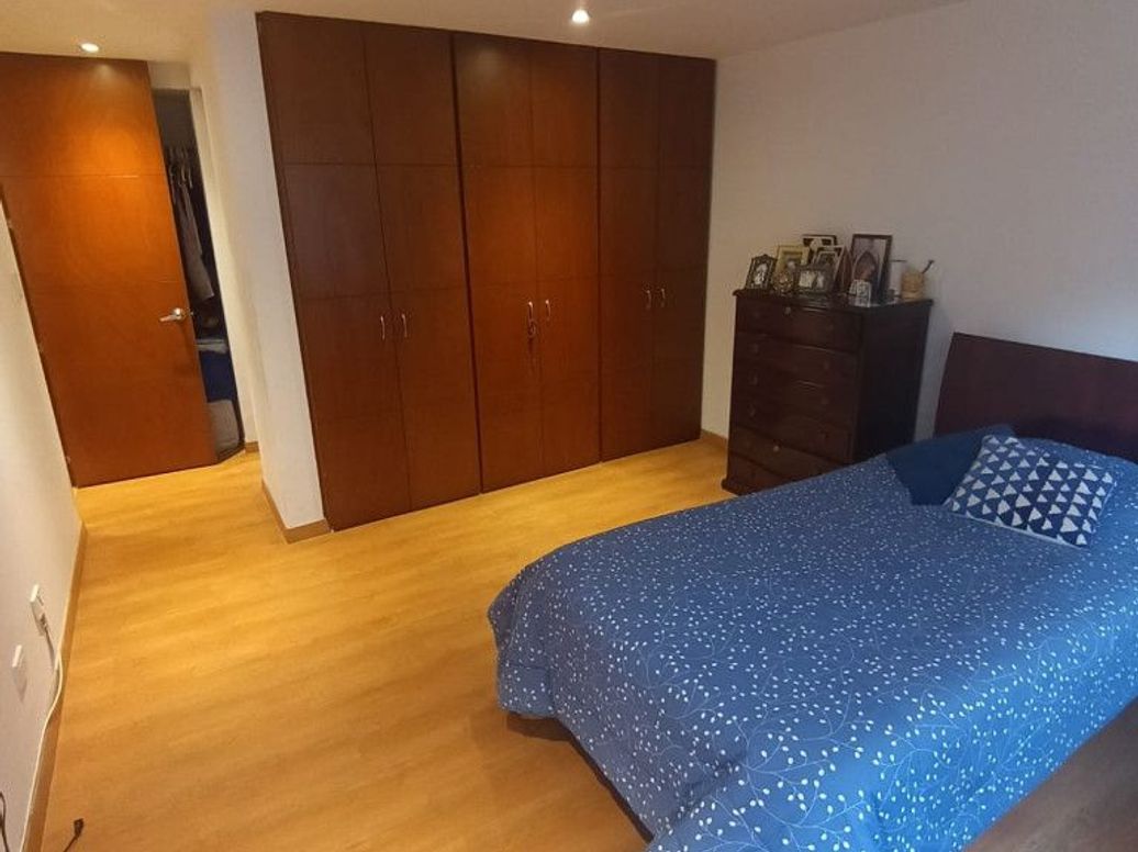 Apartamento de 2 alcobas en venta en Santa Barbara Central, Bogotá, 85 m² · foto 2 de 9