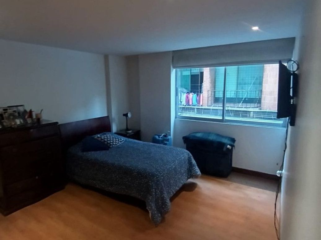 Apartamento de 2 alcobas en venta en Santa Barbara Central, Bogotá, 85 m² · foto 3 de 9