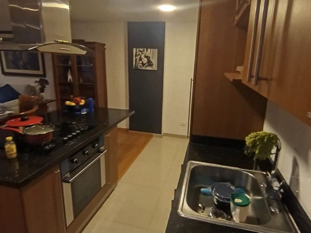 Apartamento de 2 alcobas en venta en Santa Barbara Central, Bogotá, 85 m² · foto 4 de 9
