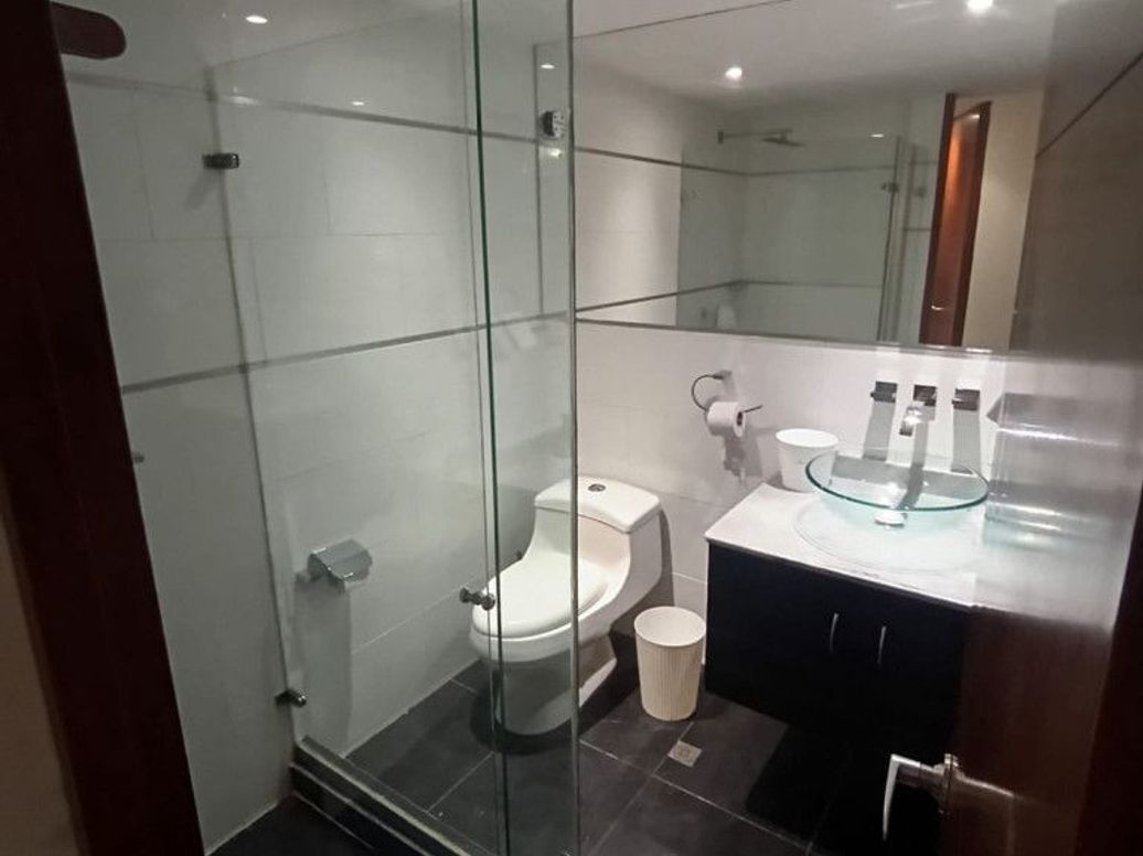 Apartamento de 2 alcobas en venta en Santa Barbara Central, Bogotá, 85 m² · foto 8 de 9