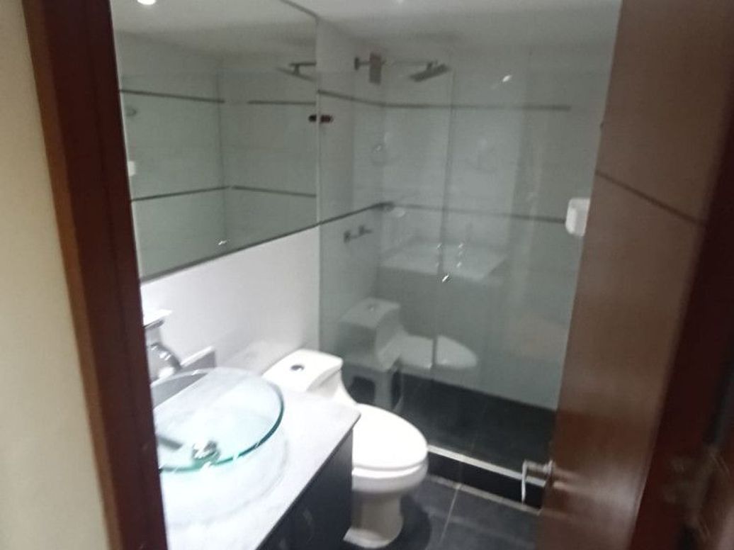 Apartamento de 2 alcobas en venta en Santa Barbara Central, Bogotá, 85 m² · foto 6 de 9