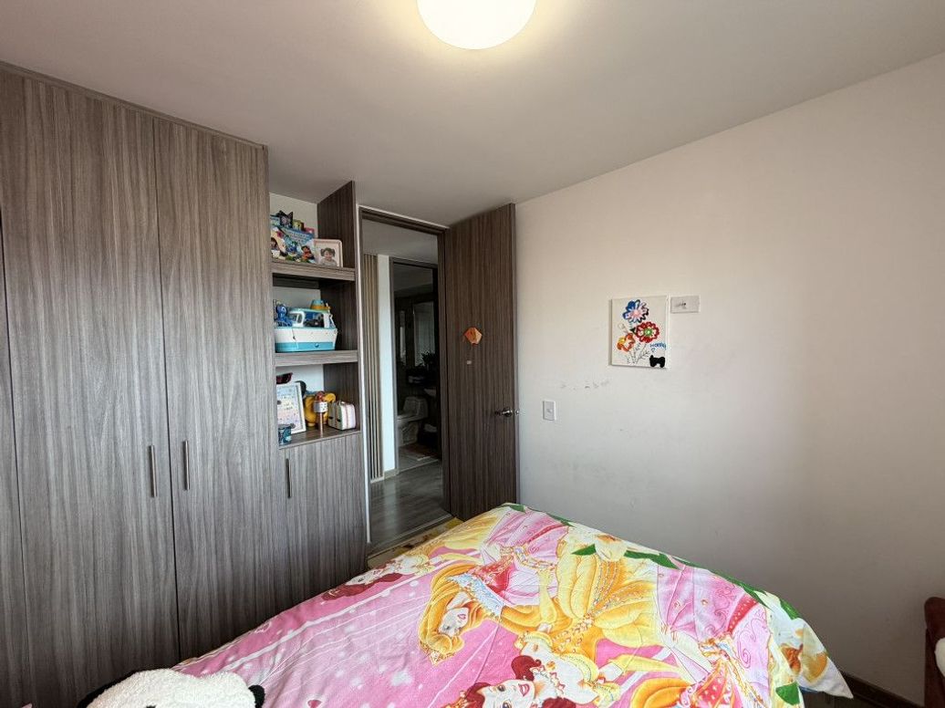 Apartamento de 3 alcobas en venta en Campo Alegre, Bogotá, 85 m² · foto 9 de 20