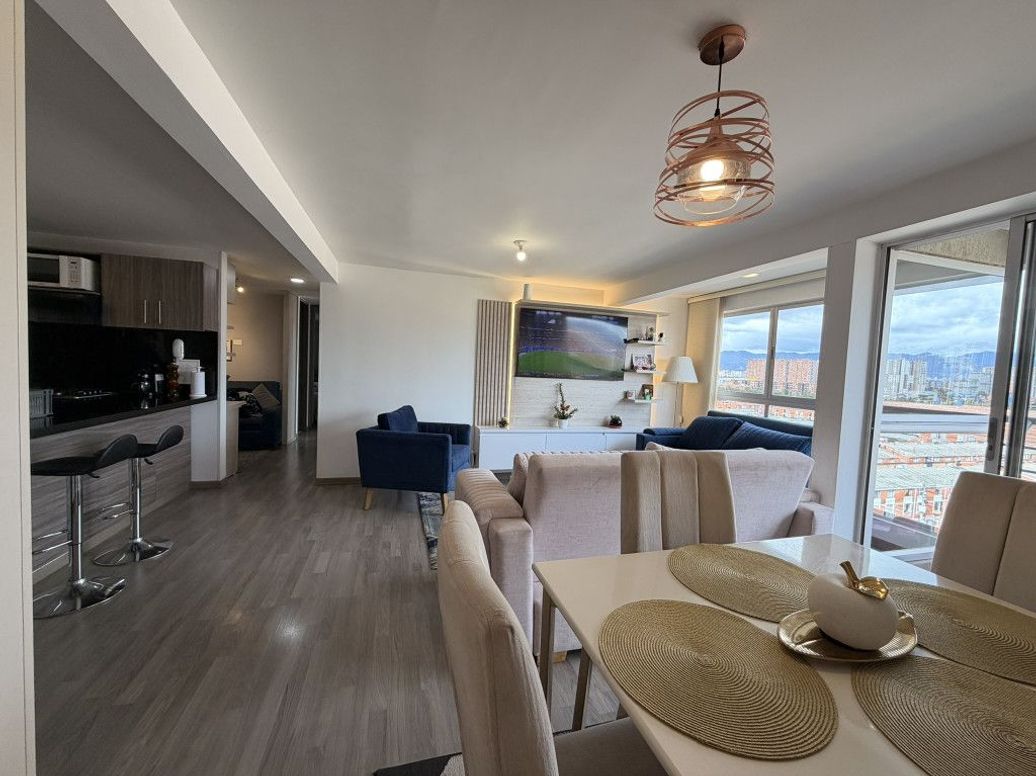 Apartamento de 3 alcobas en venta en Campo Alegre, Bogotá, 85 m² · foto 2 de 20