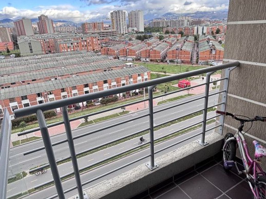 Apartamento de 3 alcobas en venta en Campo Alegre, Bogotá, 85 m² · foto 6 de 20