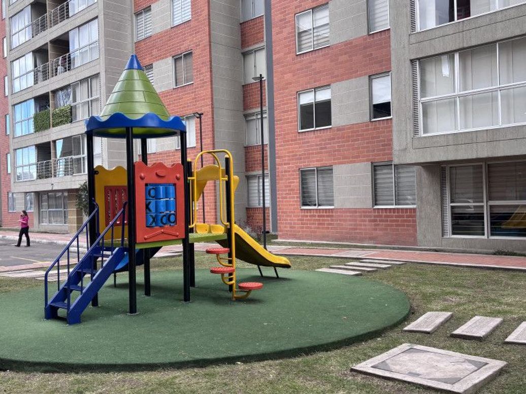 Apartamento de 3 alcobas en venta en Campo Alegre, Bogotá, 85 m² · foto 18 de 20