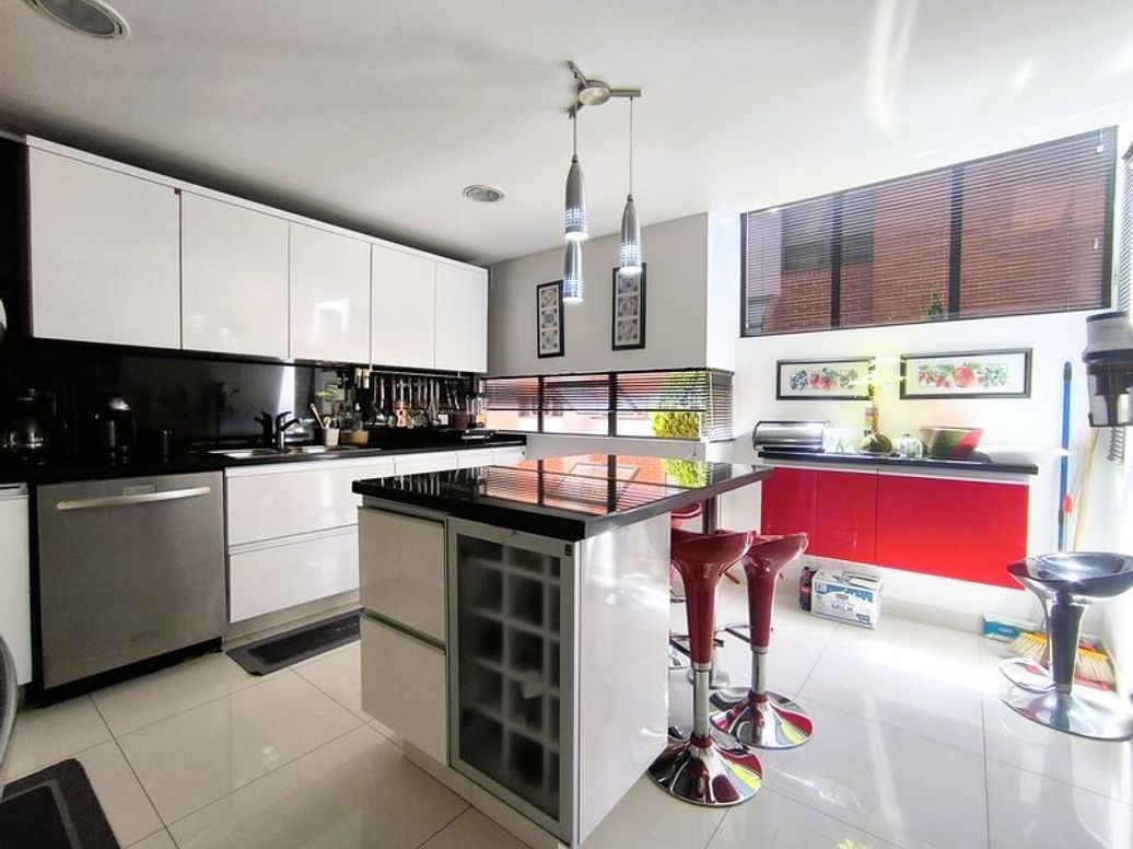 Casa de 4 alcobas en venta en A.S.D., Bogotá, 284 m² · foto 6 de 16