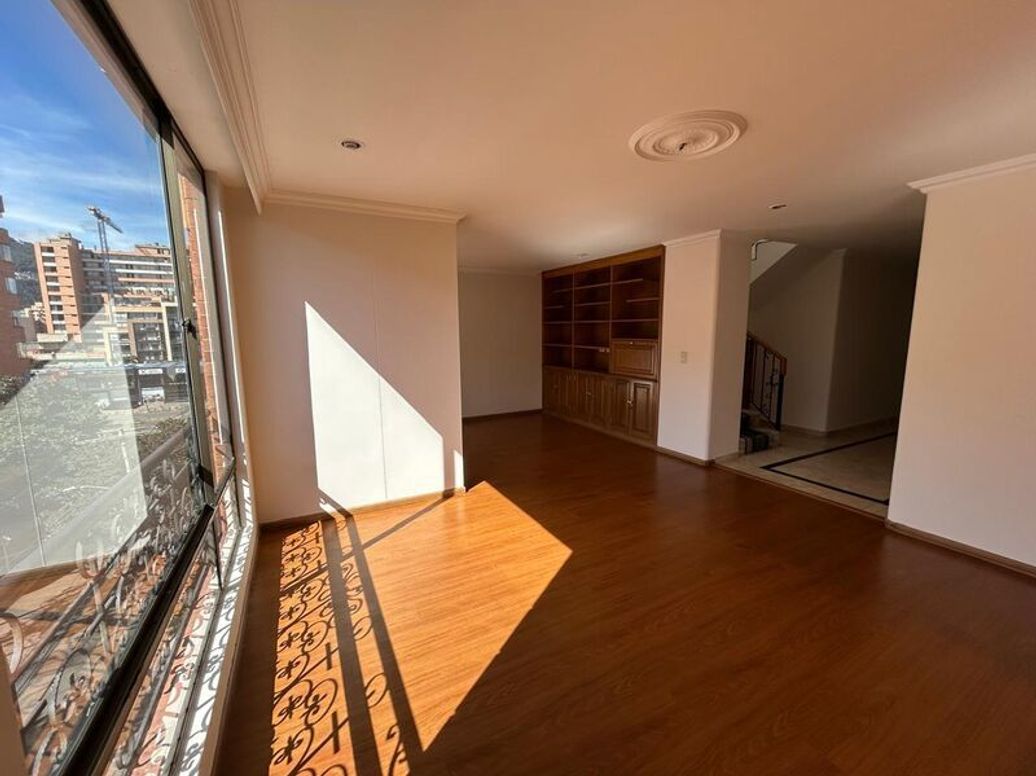 Apartamento de 5 alcobas en venta en Bella Suiza, Bogotá, 213 m² · foto 6 de 20