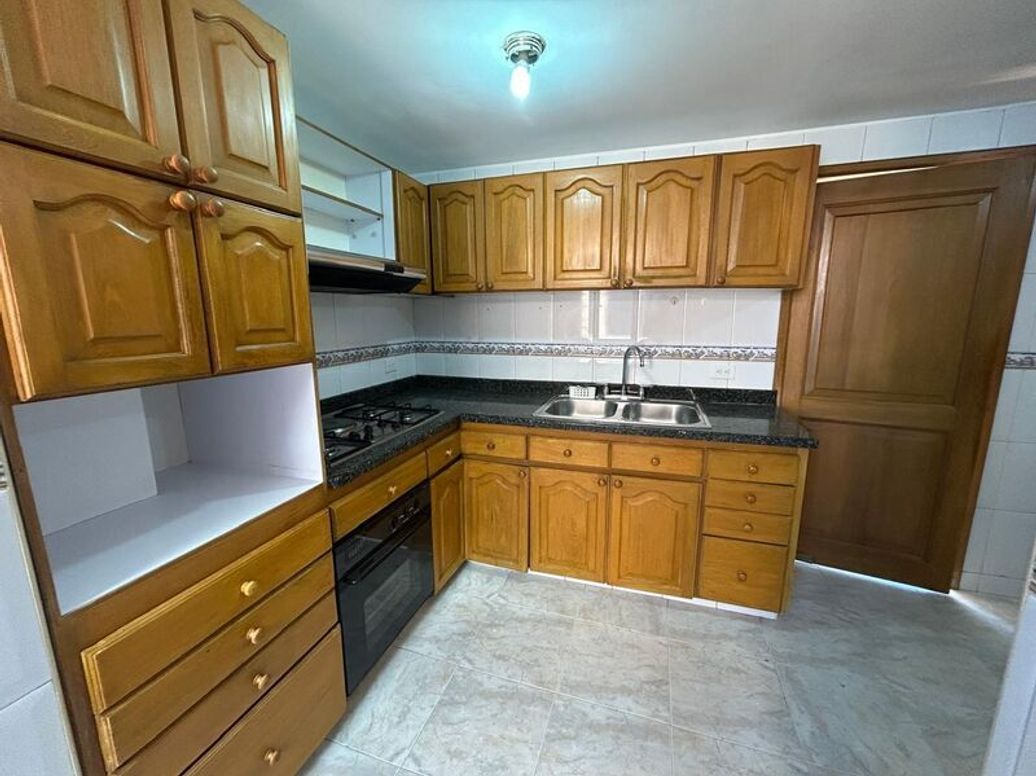 Apartamento de 5 alcobas en venta en Bella Suiza, Bogotá, 213 m² · foto 11 de 20