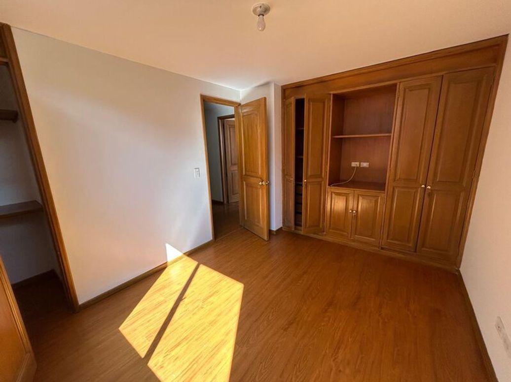 Apartamento de 5 alcobas en venta en Bella Suiza, Bogotá, 213 m² · foto 17 de 20