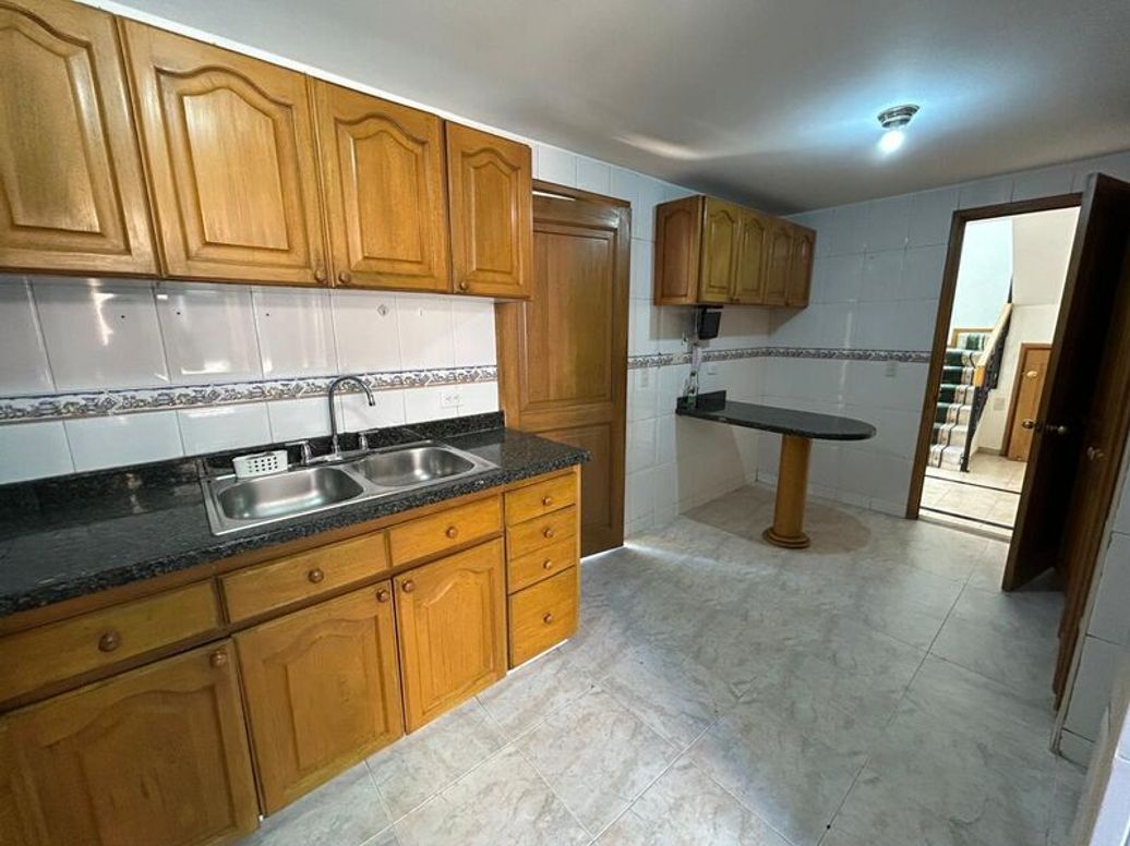 Apartamento de 5 alcobas en venta en Bella Suiza, Bogotá, 213 m² · foto 13 de 20