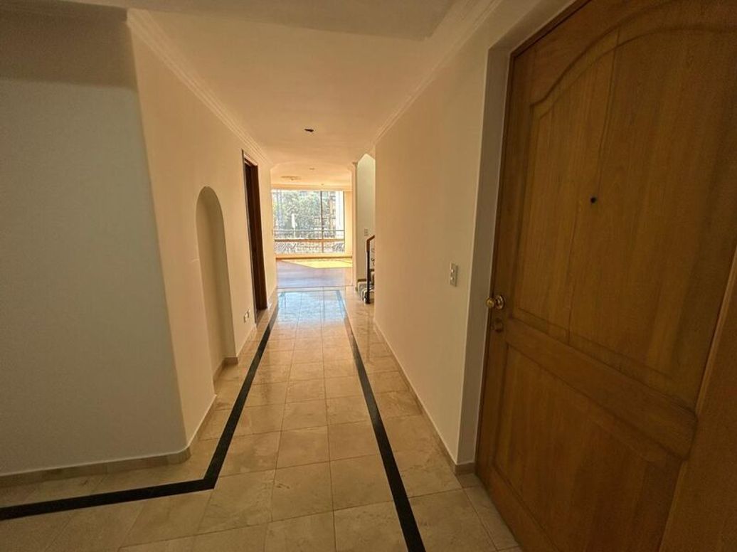 Apartamento de 5 alcobas en venta en Bella Suiza, Bogotá, 213 m² · foto 14 de 20
