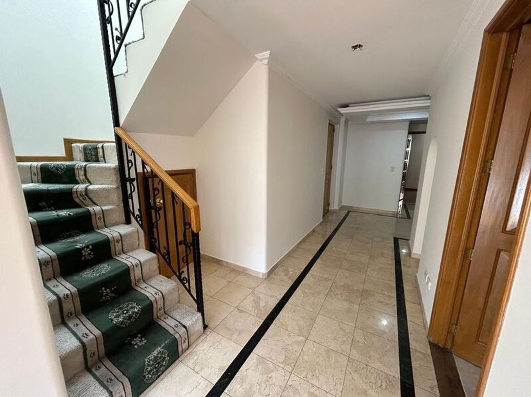 Apartamento de 5 alcobas en venta en Bella Suiza, Bogotá, 213 m² · foto 10 de 20