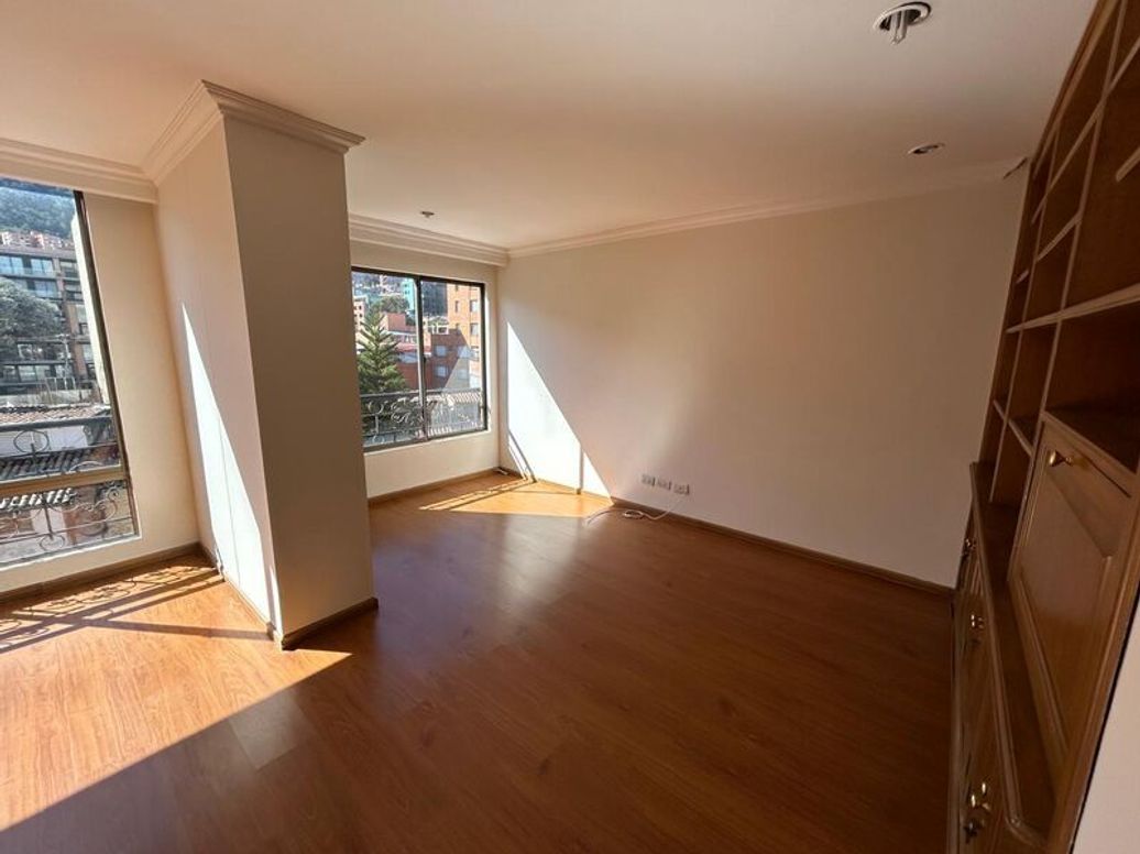 Apartamento de 5 alcobas en venta en Bella Suiza, Bogotá, 213 m² · foto 9 de 20