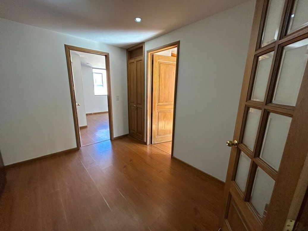 Apartamento de 5 alcobas en venta en Bella Suiza, Bogotá, 213 m² · foto 16 de 20