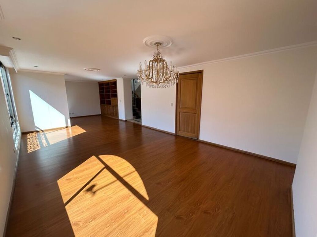 Apartamento de 5 alcobas en venta en Bella Suiza, Bogotá, 213 m² · foto 5 de 20