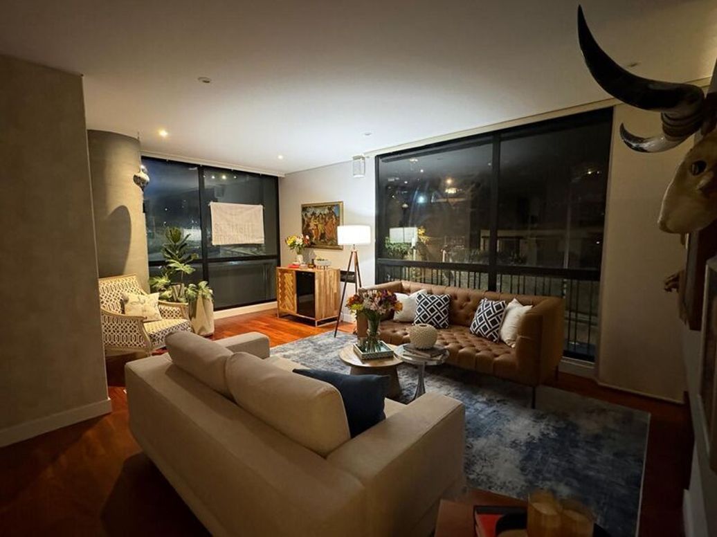 Apartamento de 3 alcobas en venta en El Refugio, Bogotá, 130 m² · foto 2 de 20