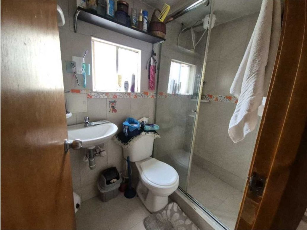 Casa de 11 alcobas en venta en Santa Sofía, Bogotá, 234 m² · foto 15 de 20