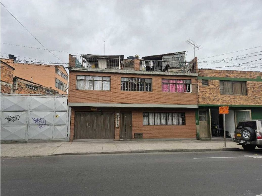 Casa de 11 alcobas en venta en Santa Sofía, Bogotá, 234 m² · foto 2 de 20