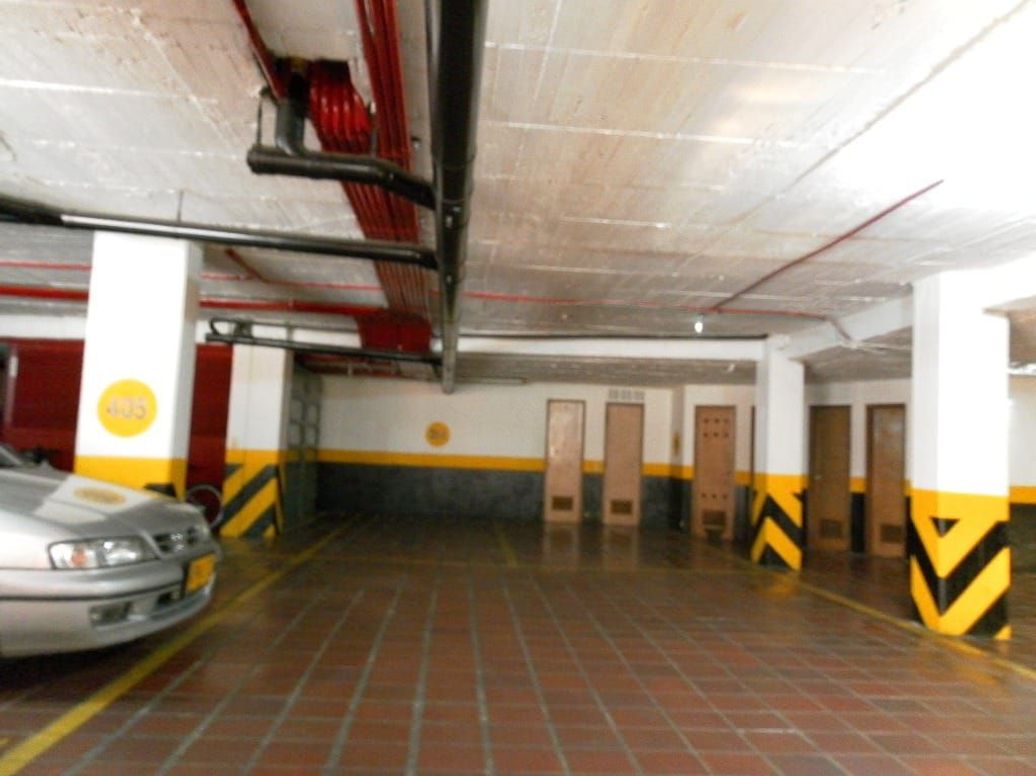 Apartamento de 3 alcobas en venta en Santa Barbara Central, Bogotá, 135 m² · foto 18 de 19