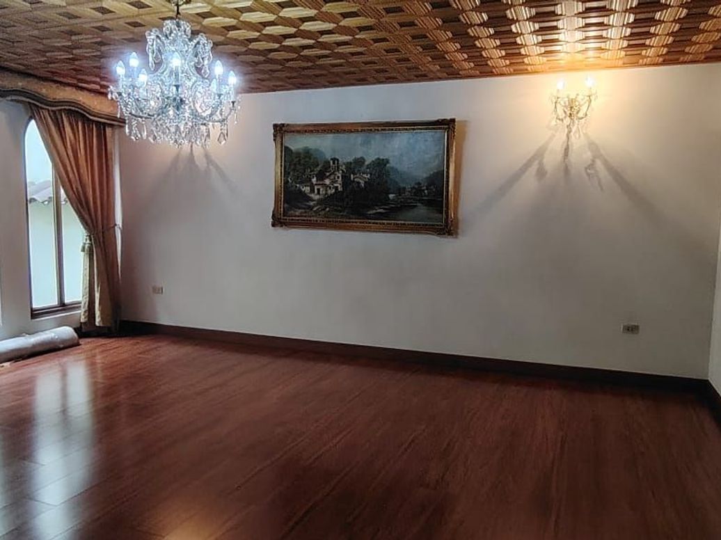 Casa de 5 alcobas en venta en Santa Barbara Central, Bogotá, 324 m² · foto 5 de 11