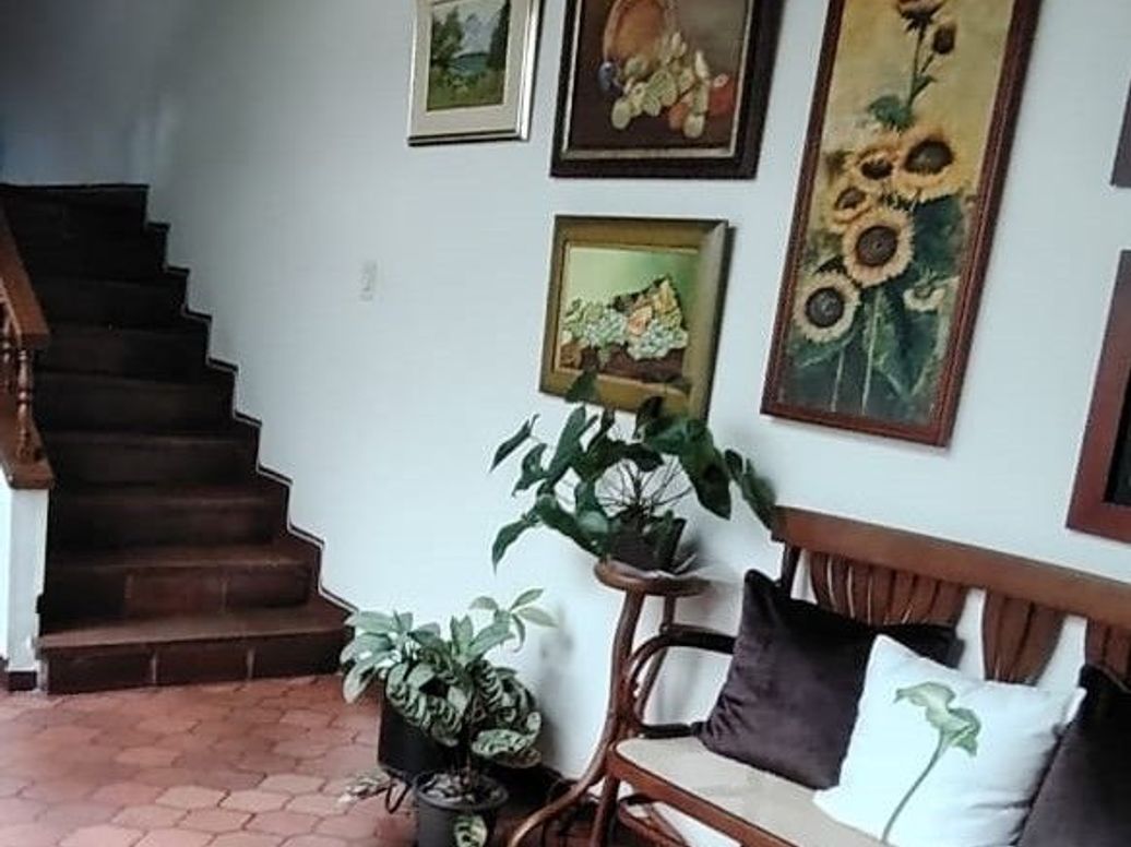 Casa de 5 alcobas en venta en Santa Barbara Central, Bogotá, 324 m² · foto 3 de 11