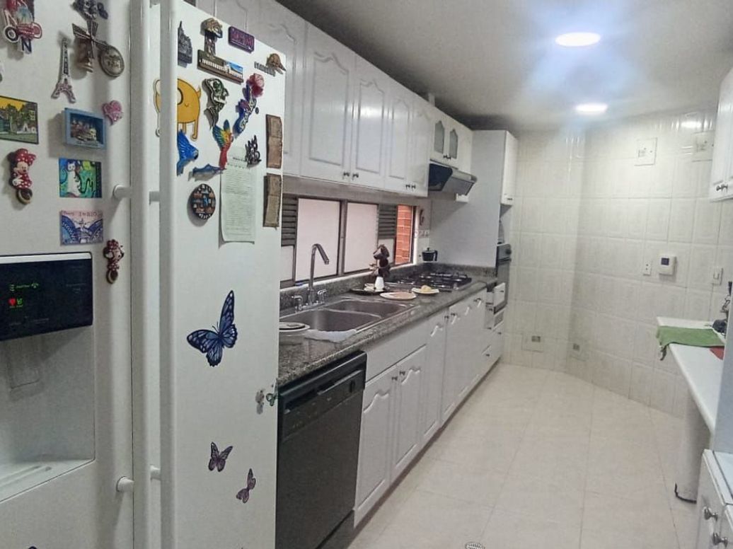 Apartamento de 3 alcobas en venta en Cr. Punta Del Este, Bogotá, 171 m² · foto 19 de 20