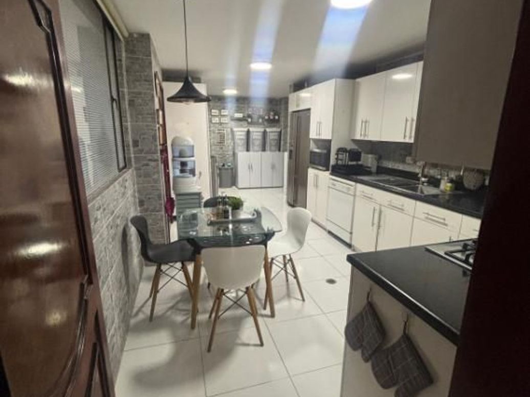 Apartamento de 3 alcobas en venta en Chico Norte Et. Ii, Bogotá, 188 m² · foto 9 de 20