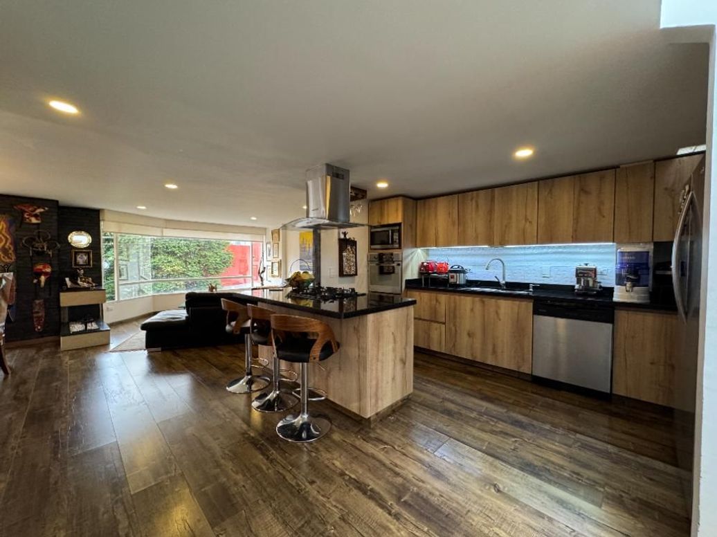 Apartamento de 2 alcobas en venta en Caobos Salazar, Bogotá, 175 m² · foto 2 de 20