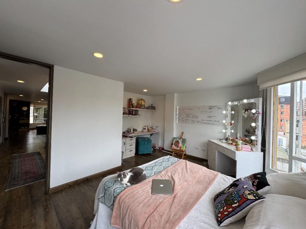 Apartamento de 2 alcobas en venta en Caobos Salazar, Bogotá, 175 m² · foto 10 de 20
