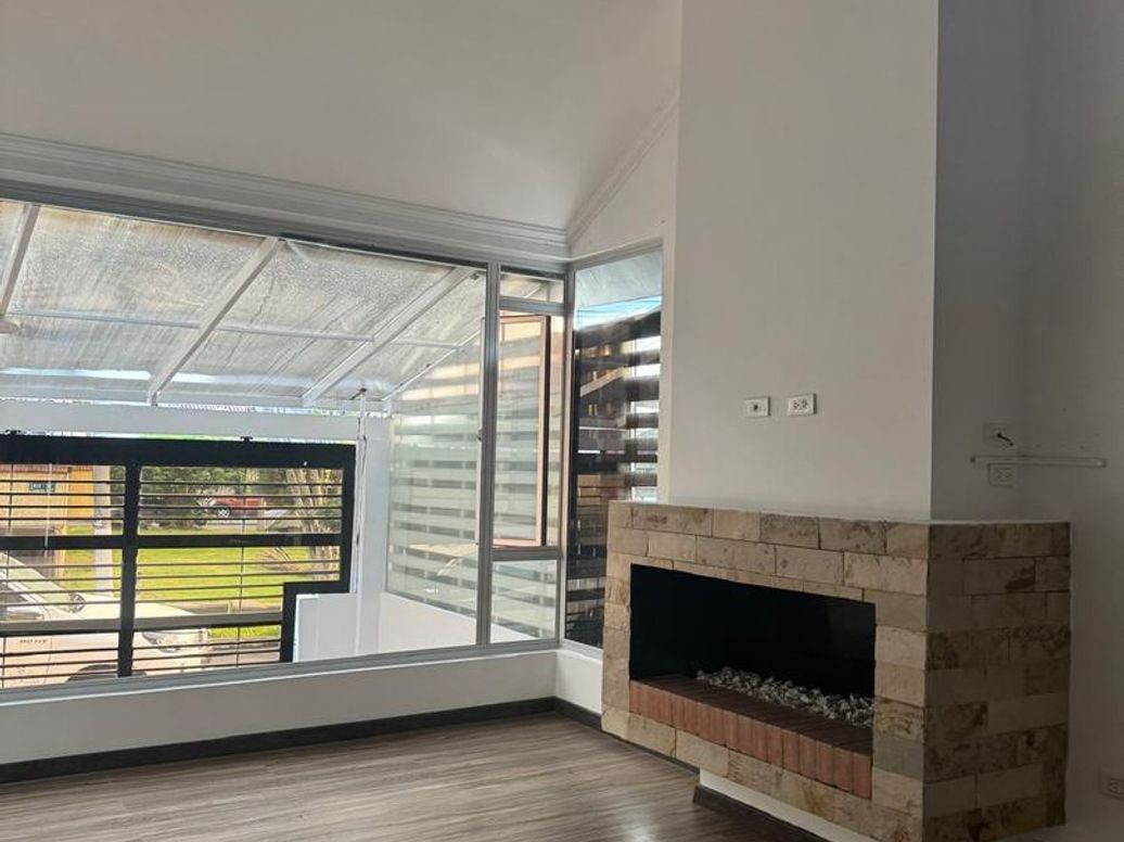 Casa de 3 alcobas en venta en Bellavista Occidental, Bogotá, 130 m² · foto 2 de 17